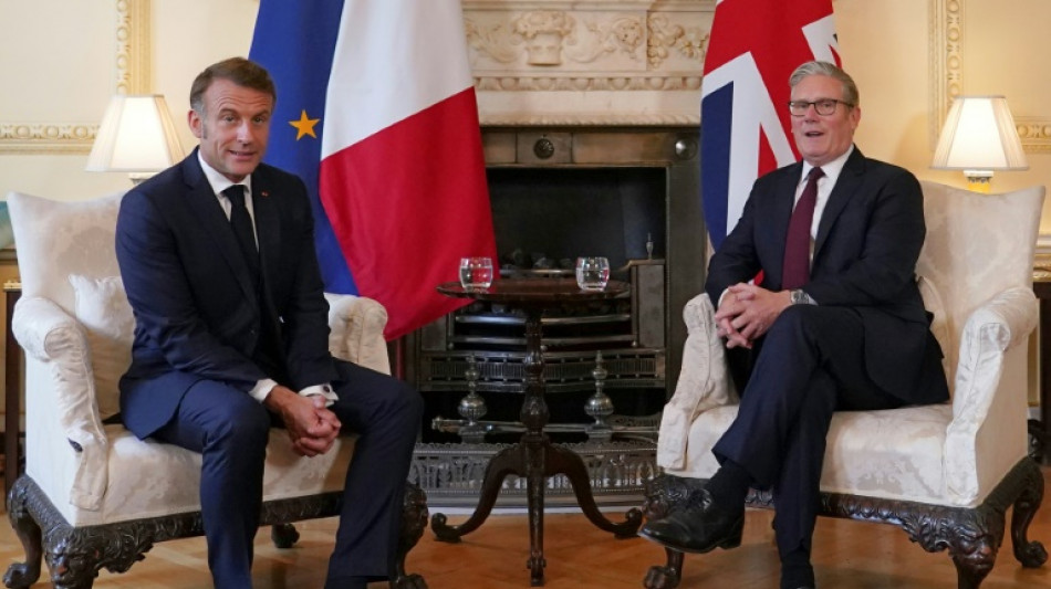 Macron rencontre Starmer à Downing Street, avec l'immigration au menu des discussions