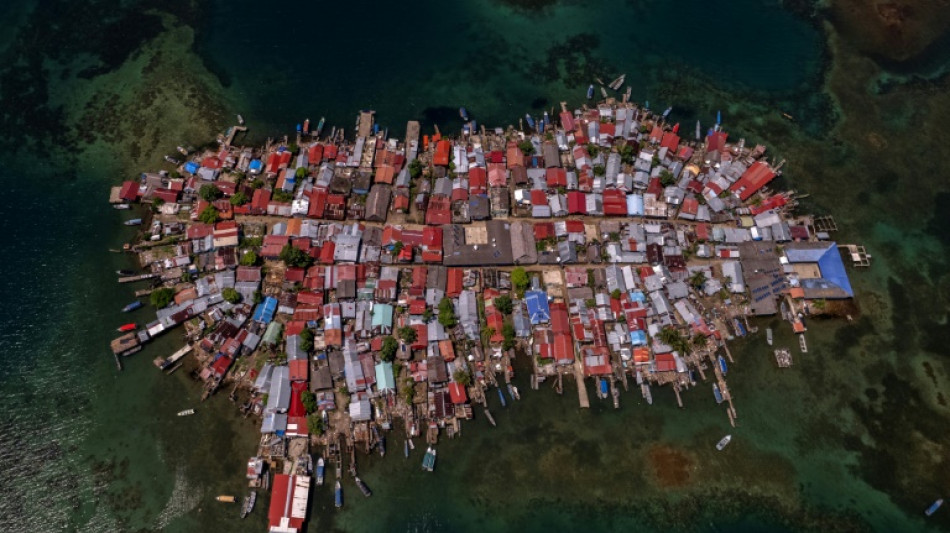 'We're going to sink': hundreds abandon Caribbean island home