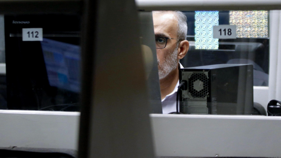 Borsa: Milano apre positiva (+0,1%) e poi scivola