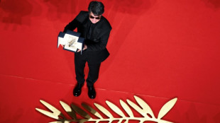 Le r&eacute;alisateur iranien dissident Jafar Panahi re&ccedil;oit la Palme d'or &agrave; Cannes