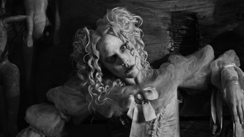 Lady Gaga pubblica The Dead Dance, video con Tim Burton