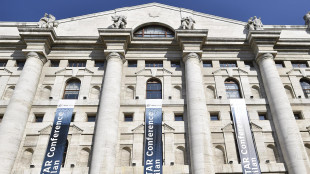 Borsa: Milano frenata da Generali ed Enel, sugli scudi St