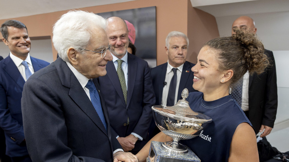 Paolini 'nessun paragone, io sto scrivendo la mia storia'