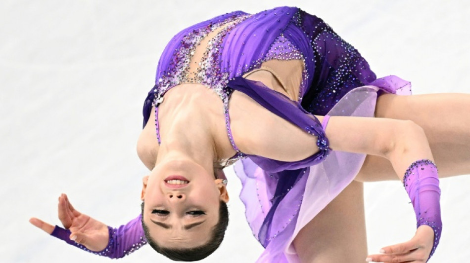 JO-2022/Patinage: dans la tourmente, Valieva plie mais r&eacute;siste