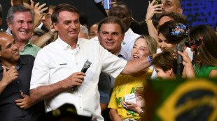 Bolsonaro ingresa en hospital para ex&aacute;menes tras sentirse indispuesto