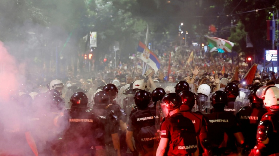 Festnahmen und Verletzte bei Massenprotest gegen serbische Regierung