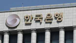 Stocks drop, oil steadies tracking tech sell-off, Mideast unrest