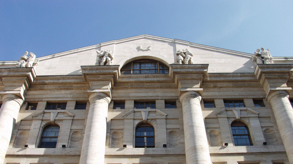 Piazza Affari scivola (-1,2%) con lo spread, gi&ugrave; le banche