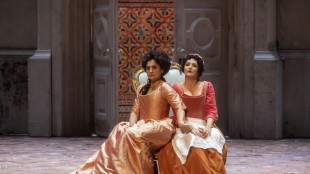 Nozze di Figaro, folla e applausi a scena aperta per la prima al Carlo Felice