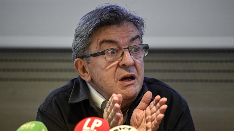 M&eacute;lenchon, ora valutare mozione destituzione Macron