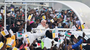El papa llama a "deponer las armas" al cierre de visita a Sud&aacute;n del Sur