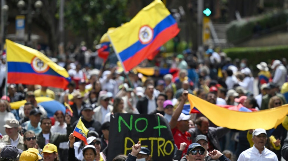 "Dehors Petro!": en Colombie, des milliers de manifestants contre les r&eacute;formes du pr&eacute;sident