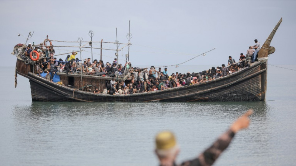 En Indon&eacute;sie, un bateau de r&eacute;fugi&eacute;s rohingyas refoul&eacute; &agrave; la mer