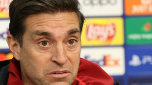 "Estamos muy preocupados" por la prohibici&oacute;n a los aficionados, dice Diego Alonso