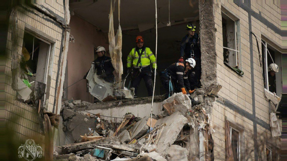 Ataque russo provoca duas mortes e cortes de energia na Ucrânia