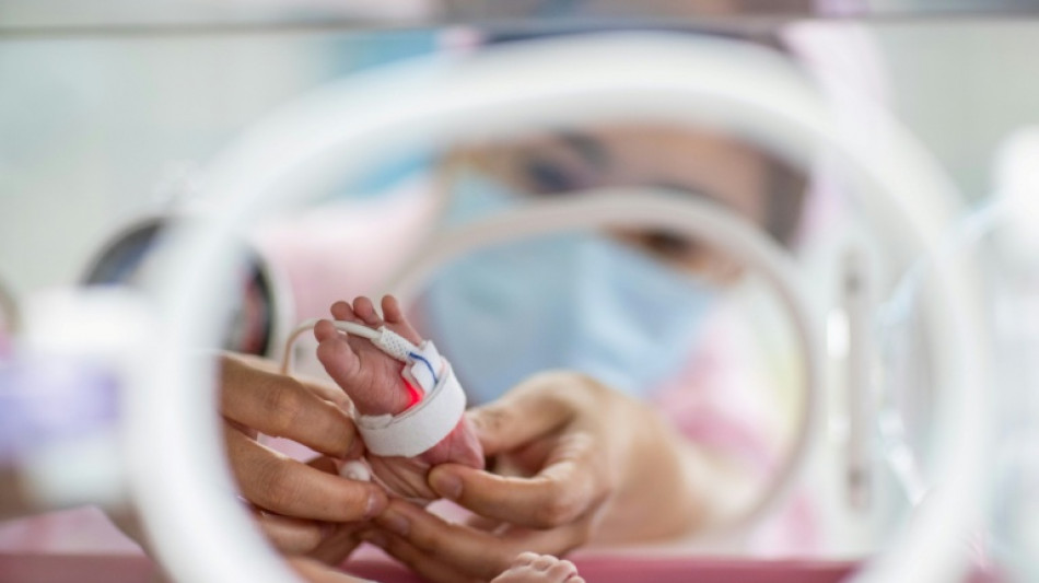 Nace por primera vez un bebé en Reino Unido tras un trasplante de útero