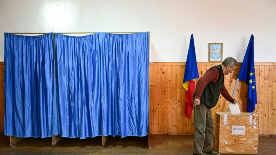 Trumpist faces pro-EU mayor in tight Romania presidential rerun