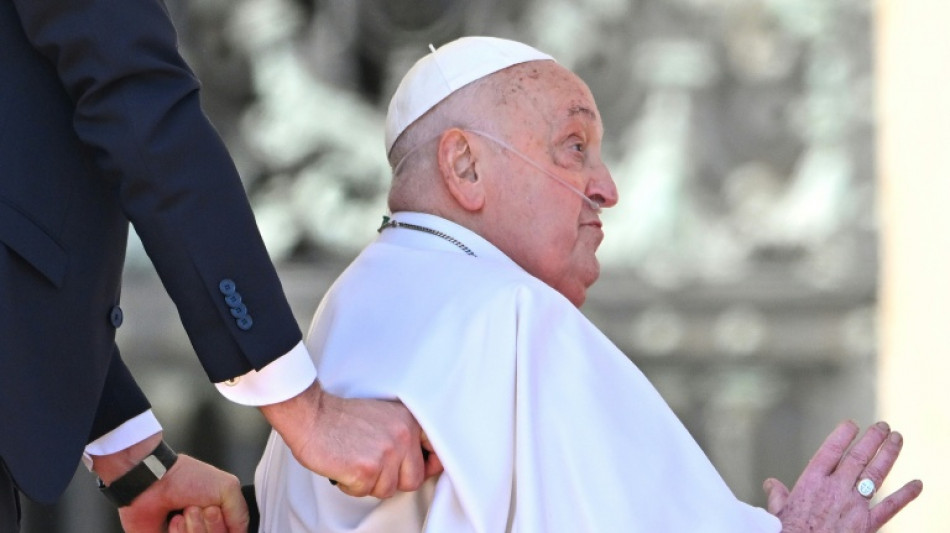 Papa Francisco, ainda em recupera&ccedil;&atilde;o, 'feliz' de sair e encontrar pessoas