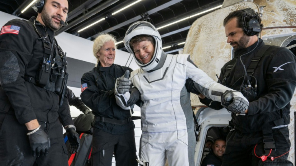 Quatro astronautas voltam &agrave; Terra ap&oacute;s cinco meses no espa&ccedil;o