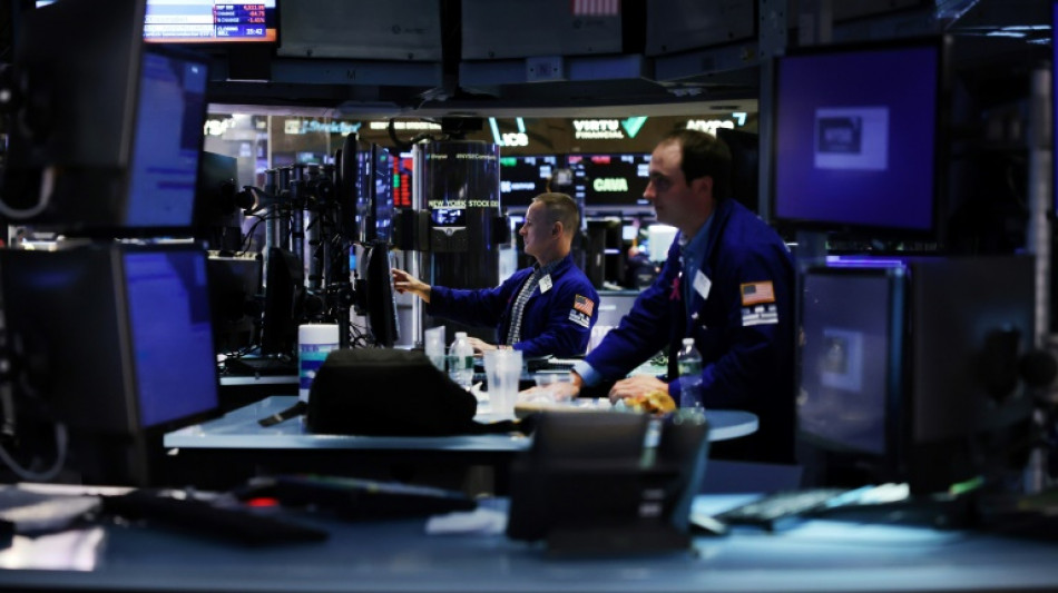 Wall Street ouvre en l&eacute;g&egrave;re hausse, sans r&eacute;action apr&egrave;s les chiffres de l'inflation 