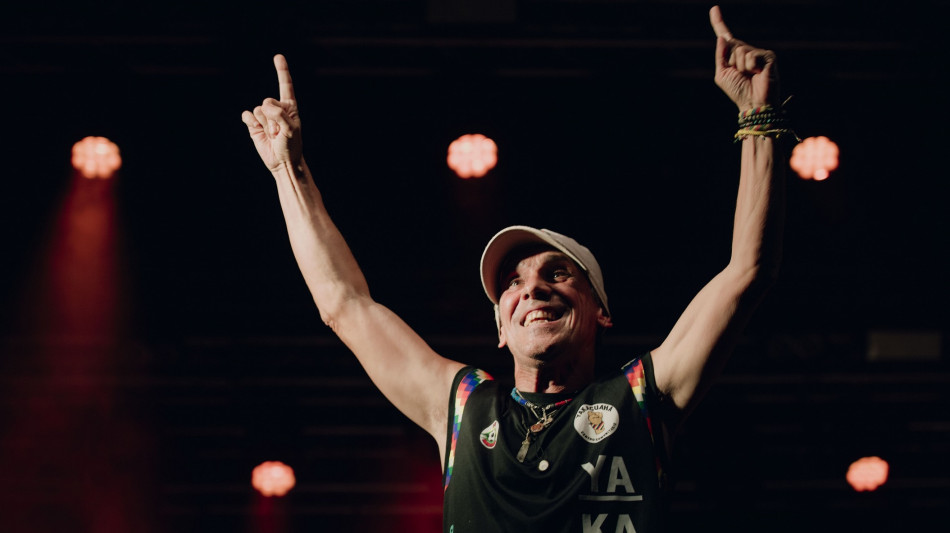 Manu Chao torna a Pescara con un set intimo ed energico