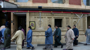 Sumo stars make giant splash in London 