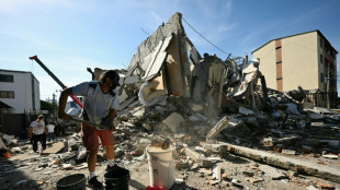 Socorristas resgatam mulher sob os escombros mais de 30 horas ap&oacute;s o terremoto na Col&ocirc;mbia