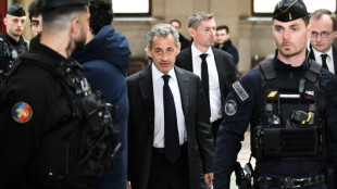 França retira condecoração de ex-presidente Sarkozy após condenação por corrupção