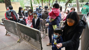 A Hong Kong, l'angoisse des parents s&eacute;par&eacute;s de leurs enfants positifs au Covid