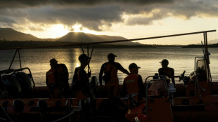 Equipes de emergência ampliam área de busca após naufrágio na Indonésia