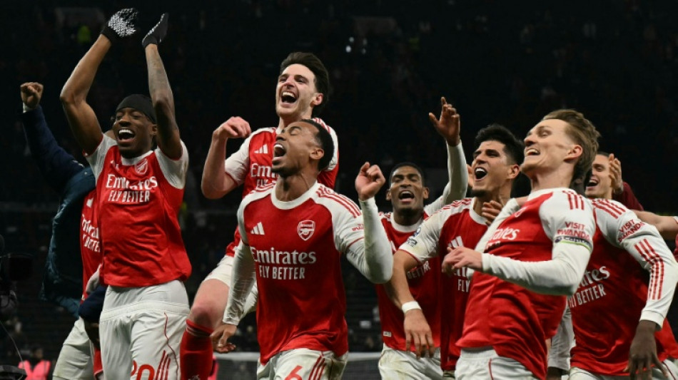 Arsenal goleia Tottenham (4-1) e volta a abrir vantagem na lideran&ccedil;a do Ingl&ecirc;s