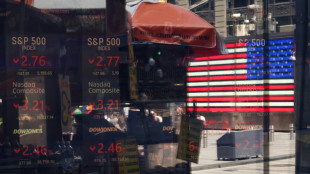 Wall Street sobe ap&oacute;s colapso na segunda-feira