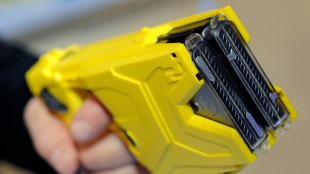 Innenminister Dobrindt will Bundespolizei mit Elektroschockger&auml;ten ausstatten