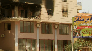 Estrangeiros fogem e combates prosseguem no Sud&atilde;o