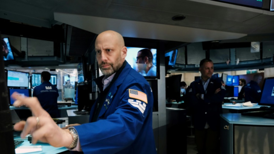 Wall Street &eacute;volue dans le rouge pour terminer la semaine