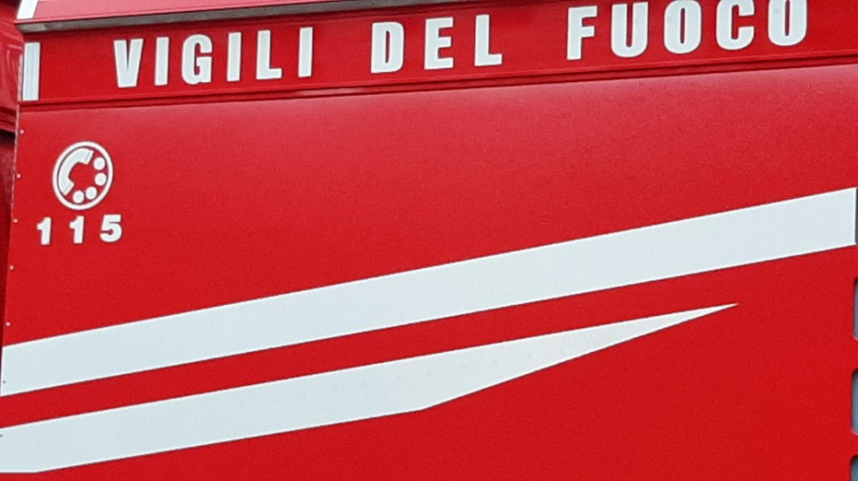 ++ Assalto a portavalori lungo la A14 con chiodi e fumogeni ++