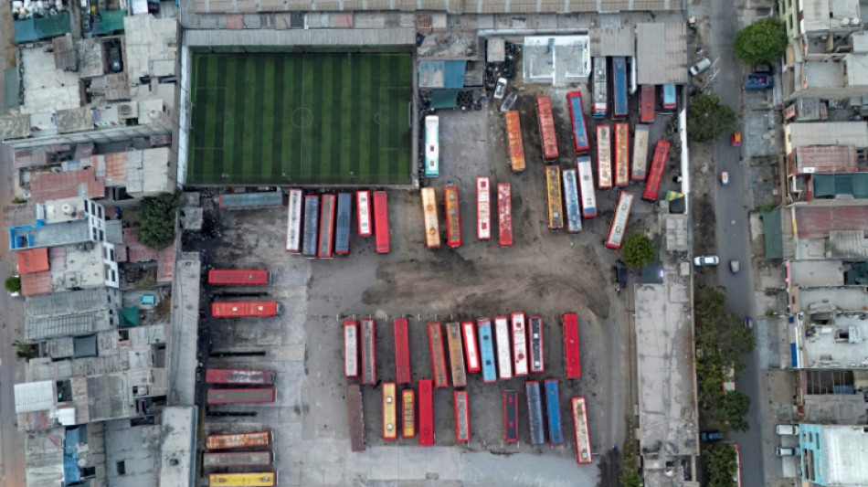 Buses se equipan contra la extorsi&oacute;n en Per&uacute;, a puertas de las presidenciales