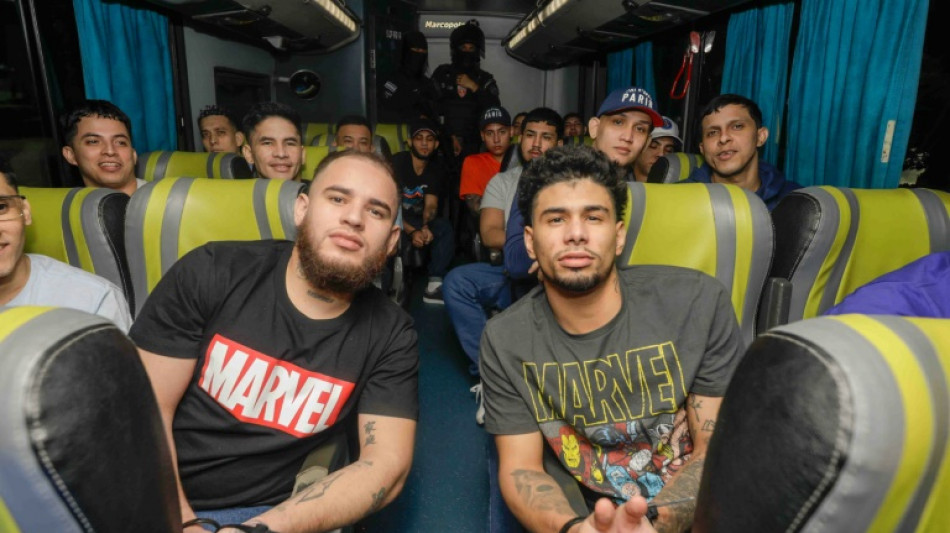 Venezolaner kehren nach Gefangenenaustausch mit USA aus El Salvador in Heimat zurück