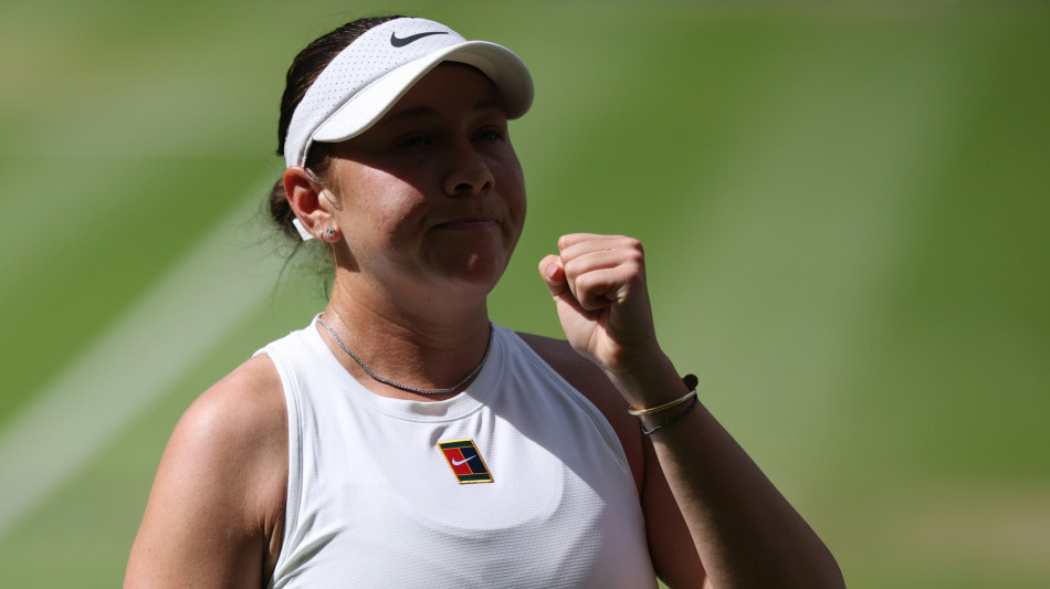 Wimbledon: Sabalenka eliminta, in finale va Anisimova