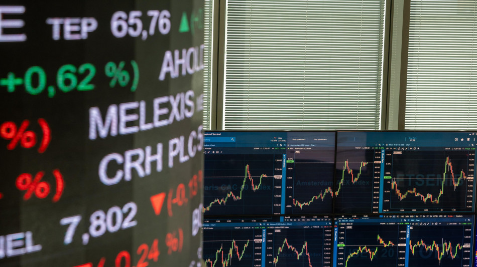 Borsa: la guerra affonda turismo e compagnie aeree, sale la difesa