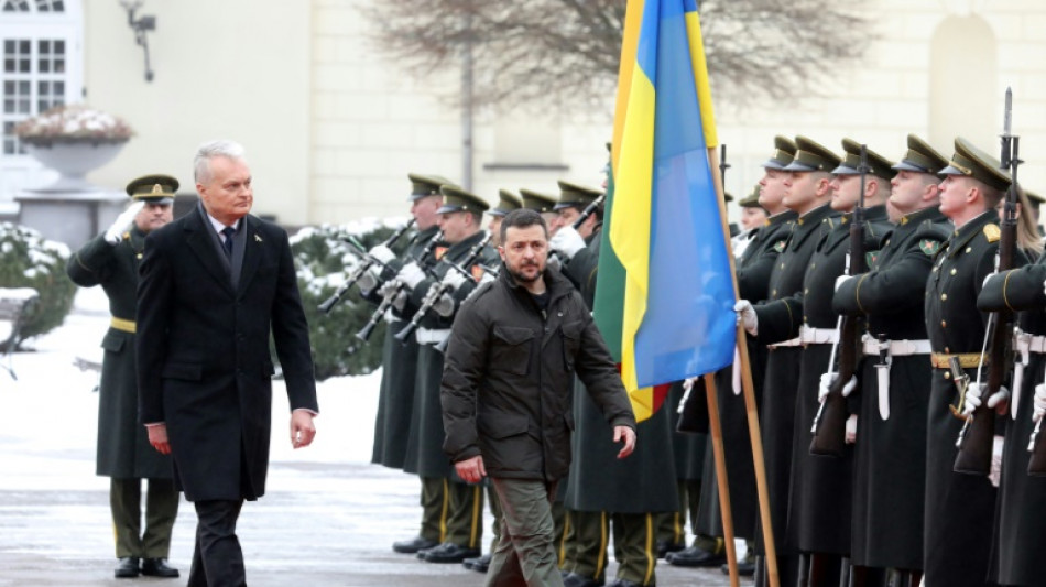 Zelensky en d&eacute;placement dans les pays Baltes, au moment o&ugrave; l'aide &agrave; Kiev s'effrite