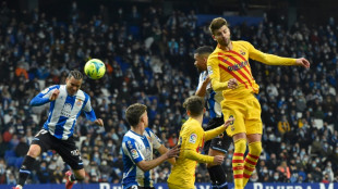 Luuk de Jong salva un punto para mantener al Barça en zona Champions