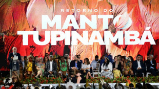 Devolu&ccedil;&atilde;o de manto sagrado marca 'nova hist&oacute;ria' para ind&iacute;genas, diz Lula