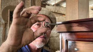 A Cuba, la fabrication des caves &agrave; cigares, tout un art