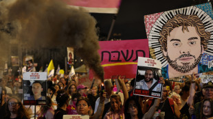 Israele, famiglie ostaggi manifestano davanti case ministri