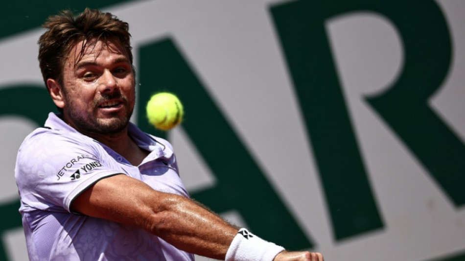 Em maratona de mais de 4 horas, Wawrinka bate Ramos e avan&ccedil;a em Roland Garros