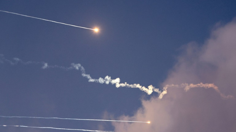 Irã ativa sua defesa aérea no segundo dia de bombardeios israelenses