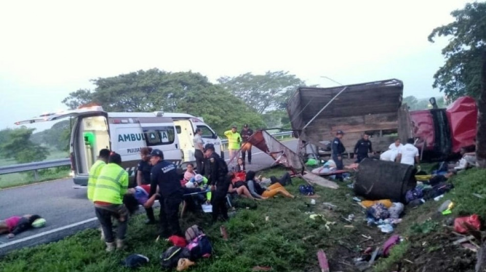 Acidente de caminh&atilde;o com migrantes clandestinos deixa dez mortos no M&eacute;xico