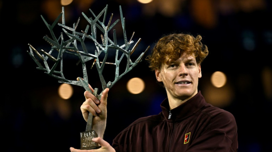 Jannik Sinner é campeão do Masters 1000 de Paris e volta a ser número 1 do mundo