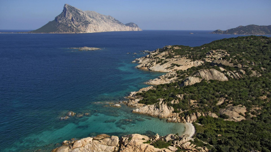 Glamping di lusso davanti a Tavolara, il governo revoca l'autorizzazione